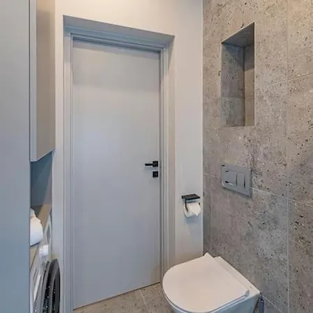 Lovely 1bd By Domvia * 考纳斯