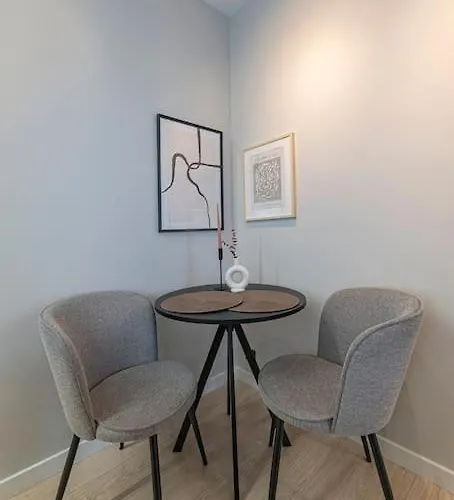 Apartament Lovely 1bd By Domvia